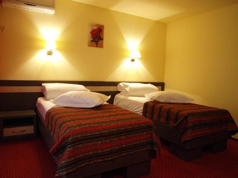 Hotel Dana Amara Habitación foto